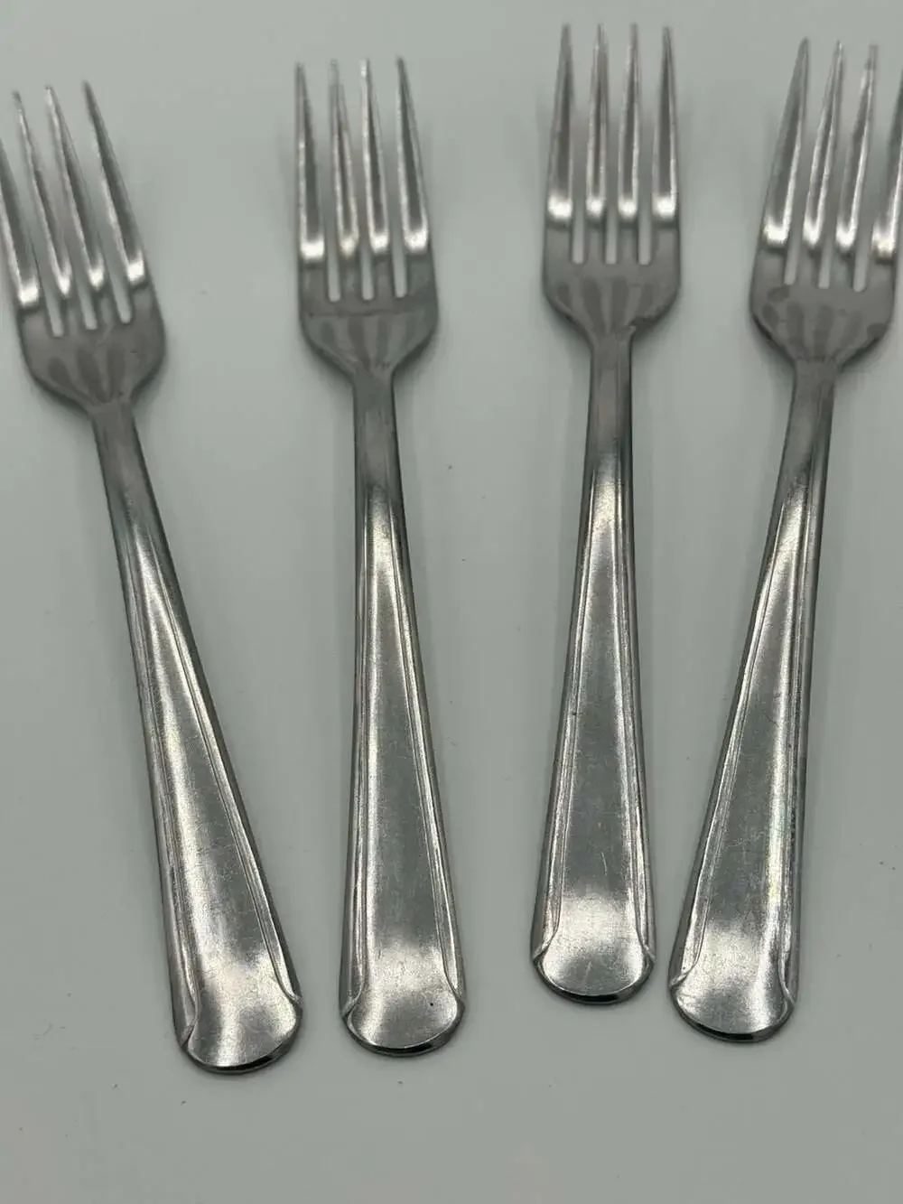 Walco Stainless Taiwan Silverware Dinner Forks Set of 4